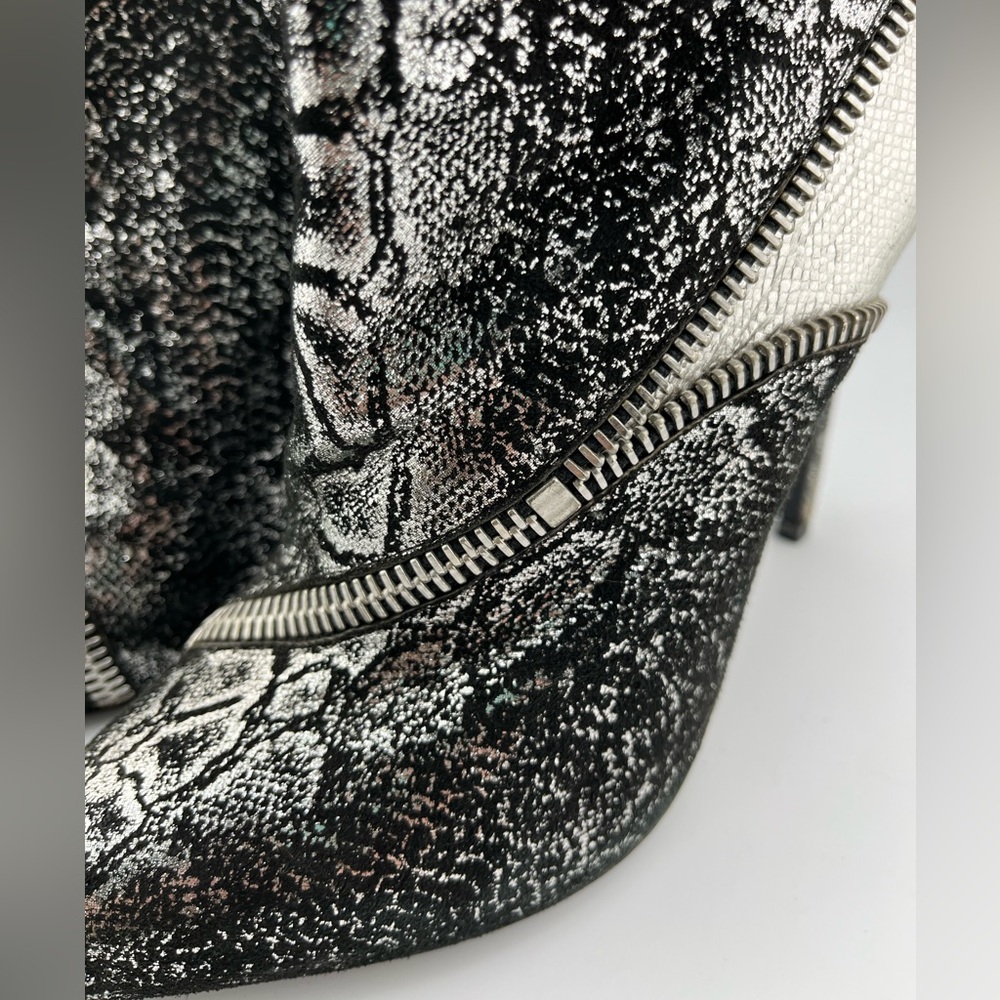 Saint Laurent snake skin print zipper ankle booties - Picture 7 of 9